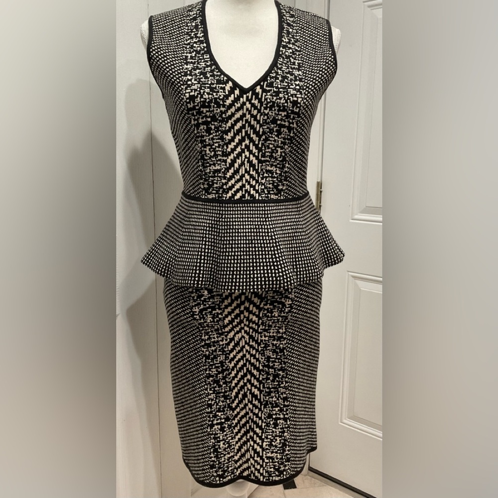 ☀️☀️☀️BCBGMaxAzria Women’s Two Piece Pencil Skirt (M) Peplum Top (S) Set, M
